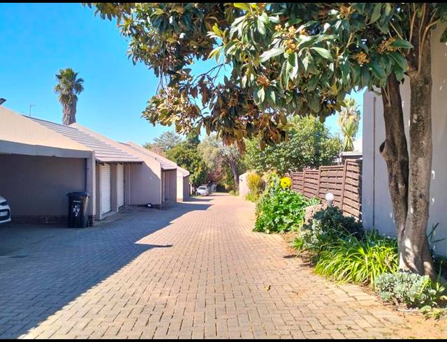 2 BEDROOM TOWNHOUSE FOR SALE IN BIRCHLEIGH